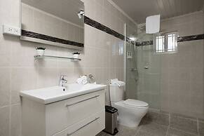 Newly Renovated 4BR 4BA Private Pool Eagle Beach