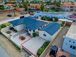 Newly Renovated 4BR 4BA Private Pool Eagle Beach