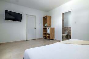 Newly Renovated 4BR 4BA Private Pool Eagle Beach