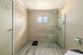 Newly Renovated 4BR 4BA Private Pool Eagle Beach