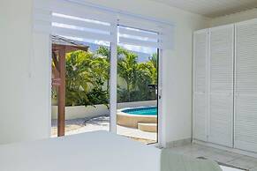 Newly Renovated 4BR 4BA Private Pool Eagle Beach