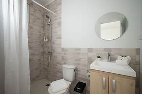 Newly Renovated 4BR 4BA Private Pool Eagle Beach