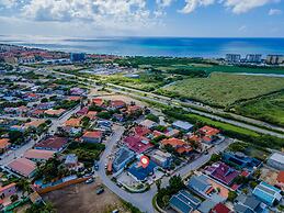 Newly Renovated 4BR 4BA Private Pool Eagle Beach