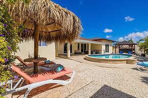 Newly Renovated 4BR 4BA Private Pool Eagle Beach