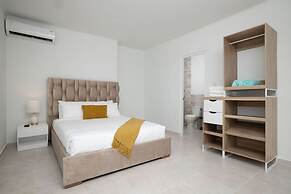 Newly Renovated 4BR 4BA Private Pool Eagle Beach