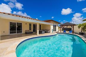 Newly Renovated 4BR 4BA Private Pool Eagle Beach