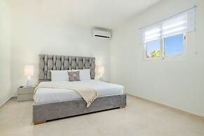 Newly Renovated 4BR 4BA Private Pool Eagle Beach