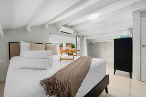 Newly Renovated Queen Bed Studio Loft Palmbeach