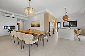 New Ocean View Infinity Pool Steps 2 Babybeach