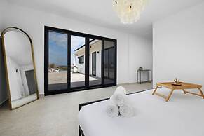 New Ocean View Infinity Pool Steps 2 Babybeach