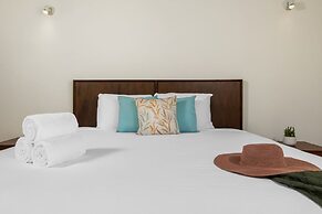 Designer Lux Villapoolbbq3 Min- Tres Trapi Bch