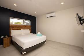 NEW - Cozy Modern One Bedroom Close to Beach