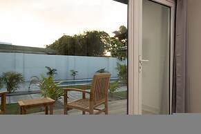 NEW - Cozy Modern One Bedroom Close to Beach