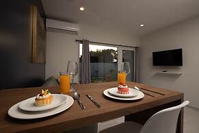 NEW - Cozy Modern One Bedroom Close to Beach