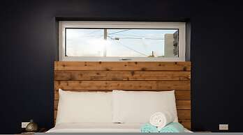 NEW - Cozy Modern One Bedroom Close to Beach