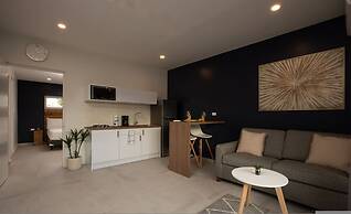 NEW - Cozy Modern One Bedroom Close to Beach