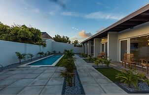 NEW - Cozy Modern One Bedroom Close to Beach