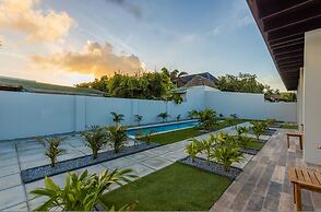 NEW - Cozy Modern One Bedroom Close to Beach