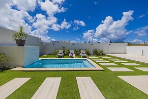 Brand NEW 3BR w Private Pool Walk to Palm Beach