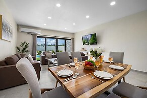 Brand NEW 3BR w Private Pool Walk to Palm Beach