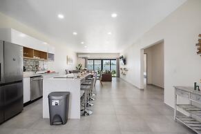 Brand NEW 3BR w Private Pool Walk to Palm Beach