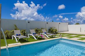 Brand NEW 3BR w Private Pool Walk to Palm Beach