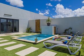 Brand NEW 3BR w Private Pool Walk to Palm Beach