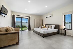 Brand NEW 3BR w Private Pool Walk to Palm Beach