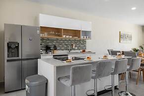 Brand NEW 3BR w Private Pool Walk to Palm Beach