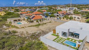 Brand NEW 3BR w Private Pool Walk to Palm Beach