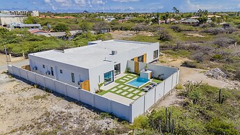 Brand NEW 3BR w Private Pool Walk to Palm Beach