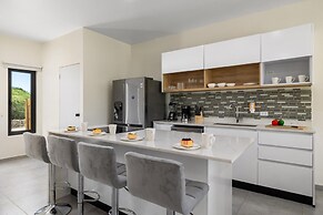 Brand NEW 3BR w Private Pool Walk to Palm Beach