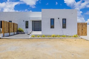 Brand NEW 3BR w Private Pool Walk to Palm Beach