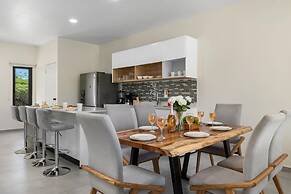 Brand NEW 3BR w Private Pool Walk to Palm Beach