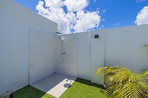 Brand NEW 3BR w Private Pool Walk to Palm Beach