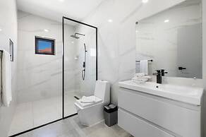 Brand NEW 3BR w Private Pool Walk to Palm Beach