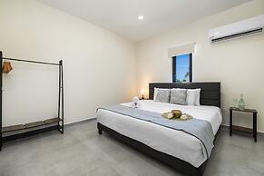 Brand NEW 3BR w Private Pool Walk to Palm Beach