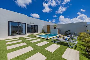 Brand NEW 3BR w Private Pool Walk to Palm Beach