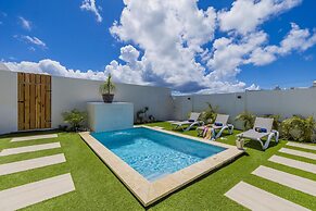 Brand NEW 3BR w Private Pool Walk to Palm Beach