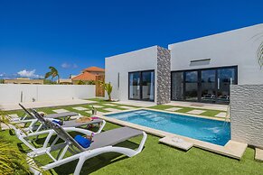 Brand NEW 3BR w Private Pool Walk to Palm Beach