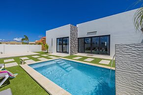 Brand NEW 3BR w Private Pool Walk to Palm Beach