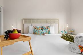 1BR Gold Coast Pools Tennis Gym Security