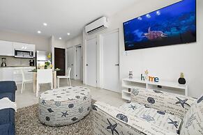 1BR Gold Coast Pools Tennis Gym Security