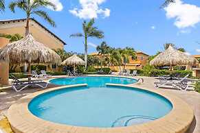 1BR Gold Coast Pools Tennis Gym Security