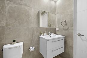 1BR Gold Coast Pools Tennis Gym Security