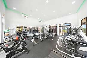 1BR Gold Coast Pools Tennis Gym Security