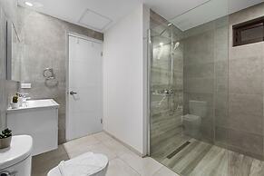 1BR Gold Coast Pools Tennis Gym Security