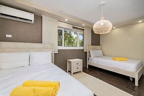 New 5 Bedroom Private Pool Near Superfood