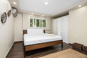 New 5 Bedroom Private Pool Near Superfood