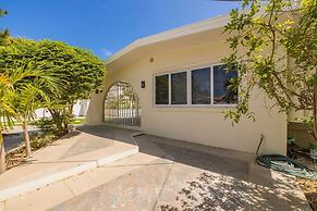 New 5 Bedroom Private Pool Near Superfood